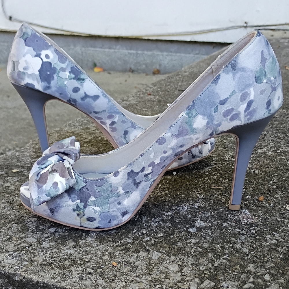 Gray Floral Peep Toe Heels - Picture 5 of 6